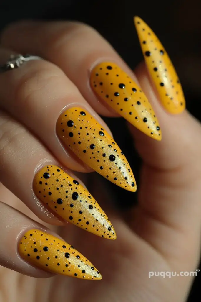 black-yellow-nails-44