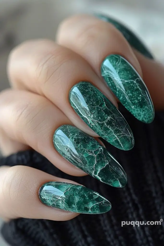 green-nails-25