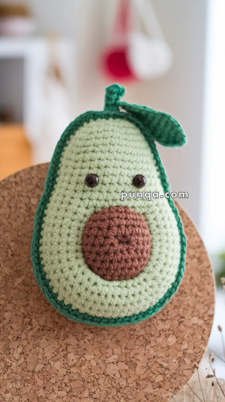 Amigurumi Avocado Fridge Magnet – FREE Crochet Pattern