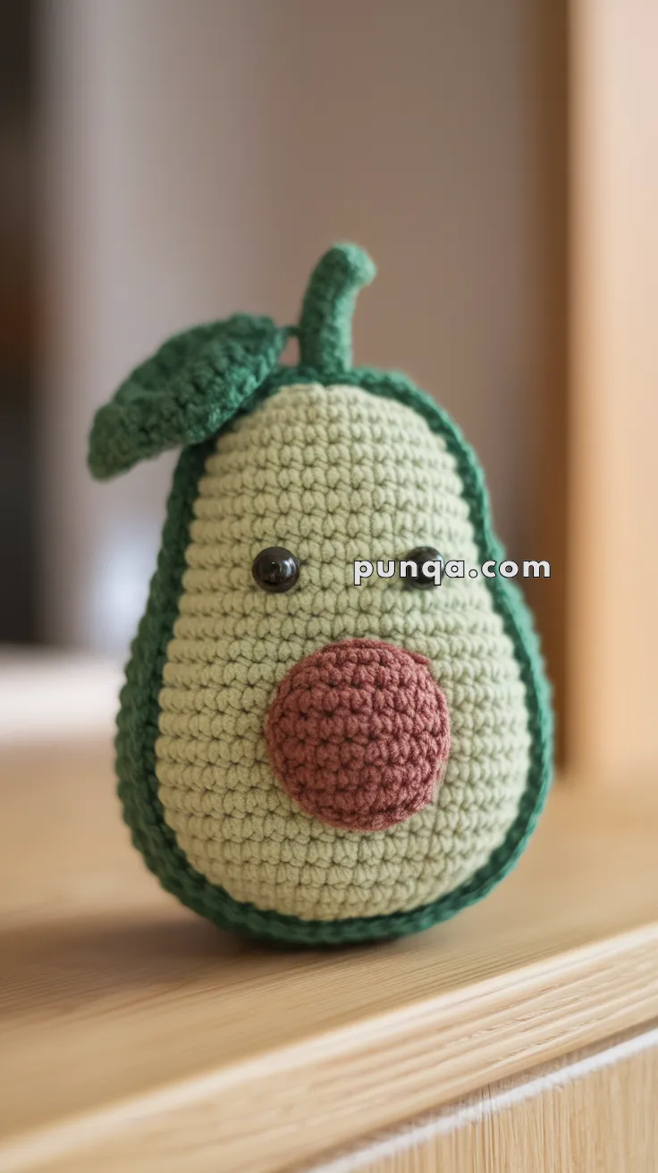 Amigurumi Avocado Keychain – FREE Crochet Pattern
